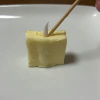 つまようじでこよりを差し込む