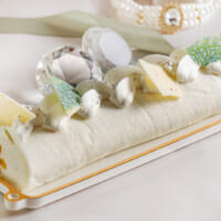 純白のパールロールケーキ