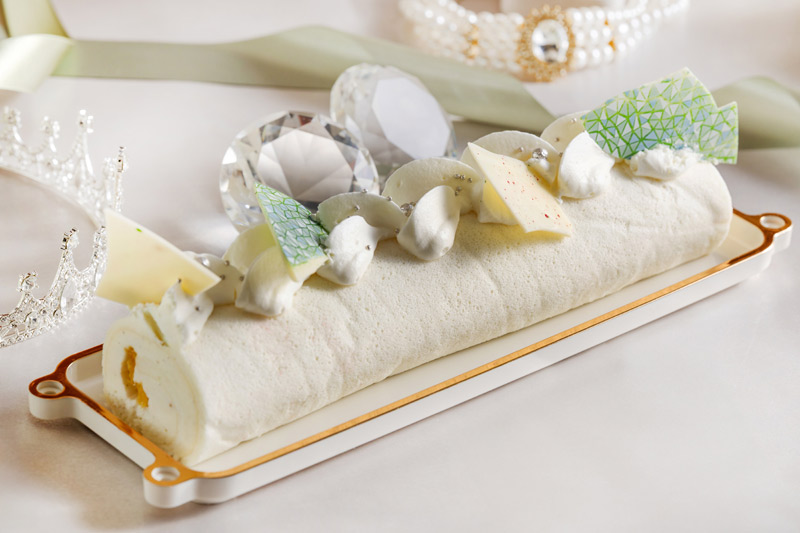 純白のパールロールケーキ