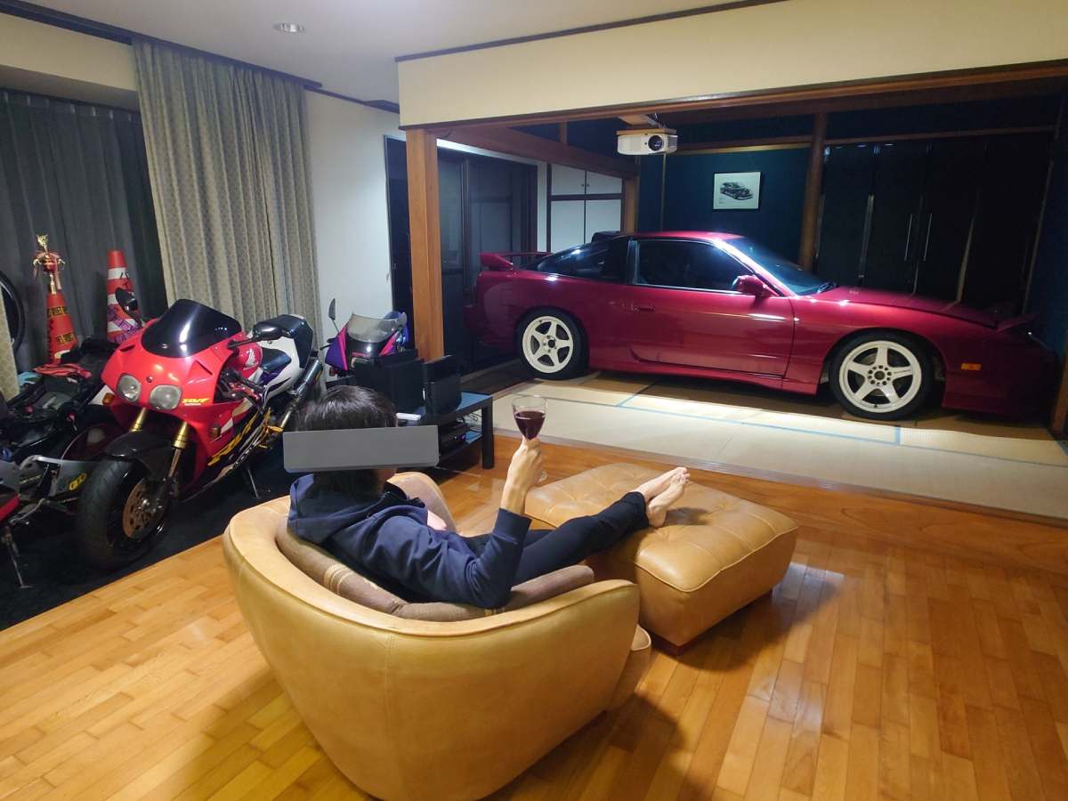 和室が車のガレージに？真っ赤な180SXを眺めながらの晩酌が優雅すぎる