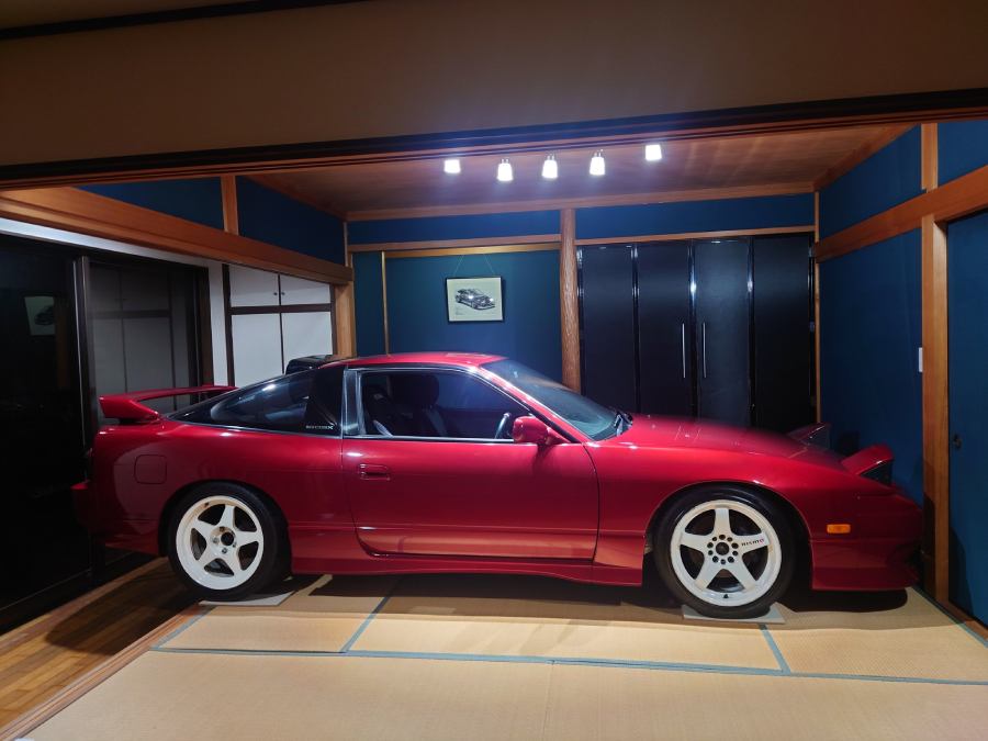 和室に鎮座する180SX