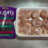 主な材料は鶏もも肉とつかり