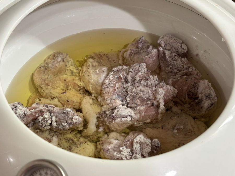 火をつける前に鶏肉を並べる