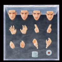 顔パーツ全5種類、手パーツ全5種類、さらにトイレットペーパー2個が付属