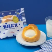 ジャンボシュークリーム カルピス