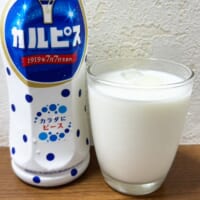 混ぜるだけでラッシー風！ カルピス牛乳割りが手軽すぎてクセになる