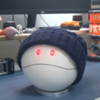 目が光る仕様