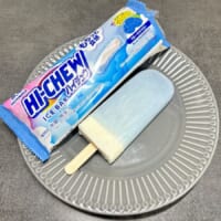 架空のフルーツ「ブルーラズベリー」って？ローソン新作ハイチュウアイスを食べてみた
