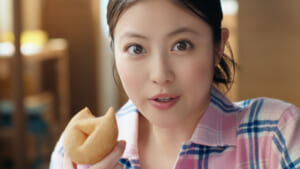 ミスタードーナツの新TVCM「もちもちのその先へ」篇（15秒）