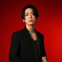 亀梨和也アーティスト写真／（C）KHONU