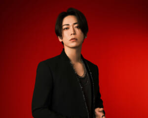 亀梨和也アーティスト写真／（C）KHONU
