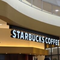 近隣のスターバックスへ