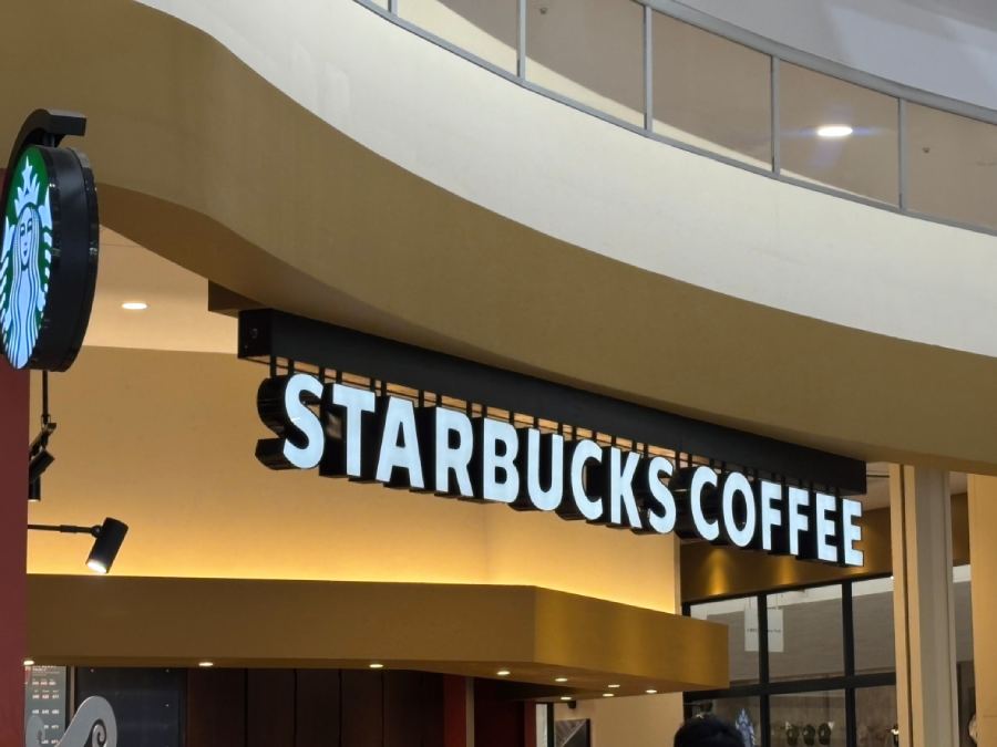 近隣のスターバックスへ