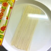 マルタイラーメンが“生麺”に！？水に30分浸すだけのガチ旨アレンジがぶっとぶレベル
