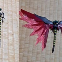 オニヤンマ型ハチよけグッズを魔改造　羽根がデスティニーガンダム仕様に