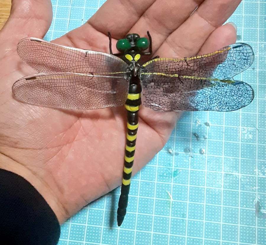オニヤンマはすっかり元通りの姿に