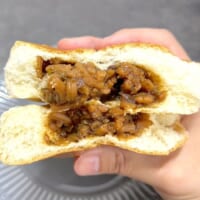 「ペヤングソースやきそばパン」断面