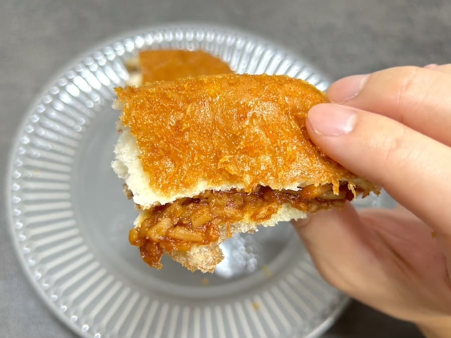 パンがあるため本家「ペヤング激辛」よりは食べやすい