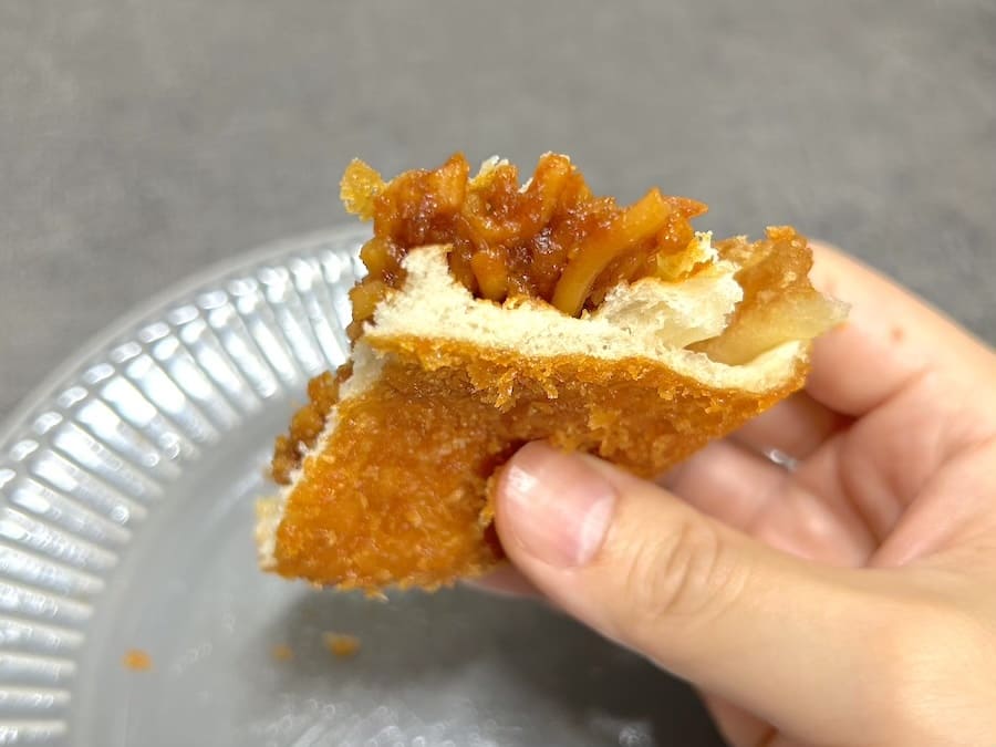 揚げパン×やきそばパンの相性は抜群