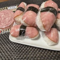 「う、うまい！」が止まらない　公式提案の「シャウスライスでスパム風おにぎり」がおいしすぎて、一気に8個ペロリ
