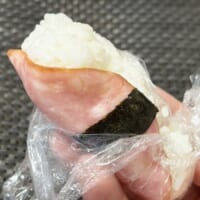 ラップで巻くことにより、手を汚さず食べられる