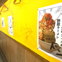 店内には「もちづきさん」オリジナルのイラストがズラリ