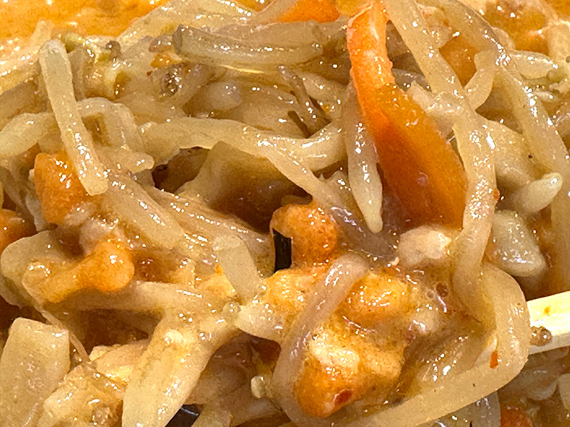 モタモタしていると、天かすと麺がスープを吸ってどんどん大きくなる