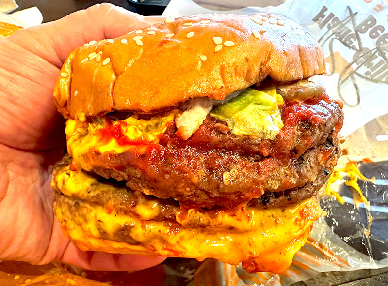 プロのデブ、バーガーキングの“横綱級バーガー”を実食　ビーフ5段はお箸不可避