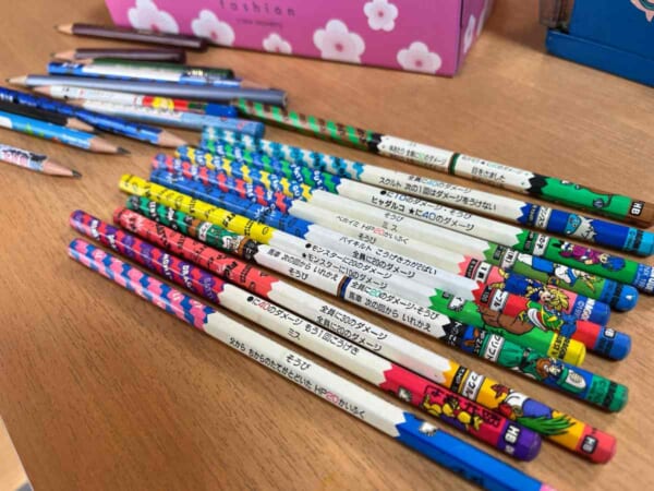 新品のはずなのに「削れない鉛筆」に共感の声続々　ドラクエ「バトエン」に反響