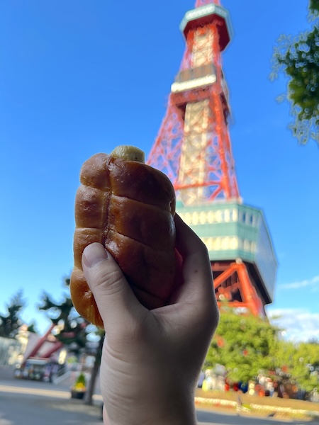 さっぽろテレビ塔とちくわパン