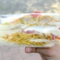 色鮮やかなビジュアル