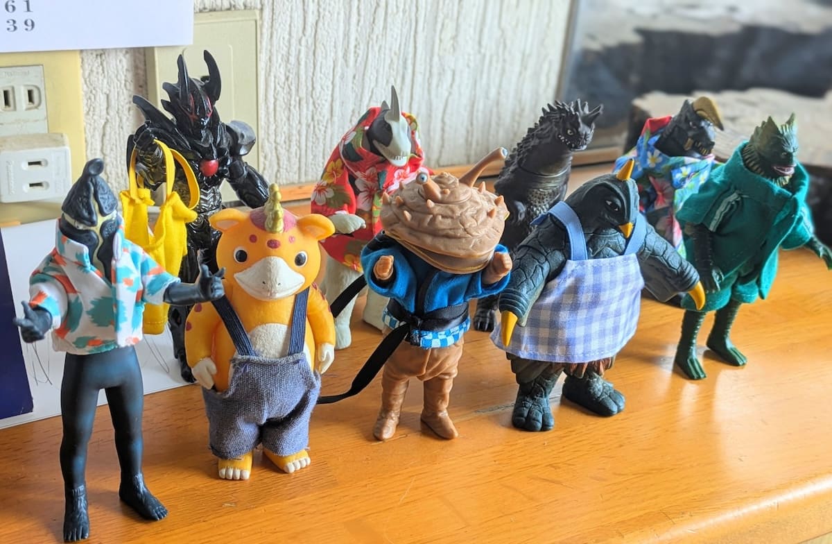 なんか思ってたのと違う……けど似合いすぎ！父の集めた怪獣ソフビが大反響