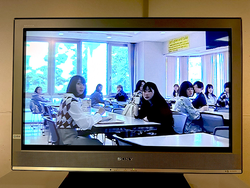 大人数から視線を向けられる恐怖を描いた映像