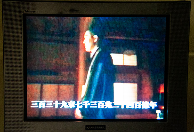 「無限地獄」で過ごす年数を語る僧侶の映像