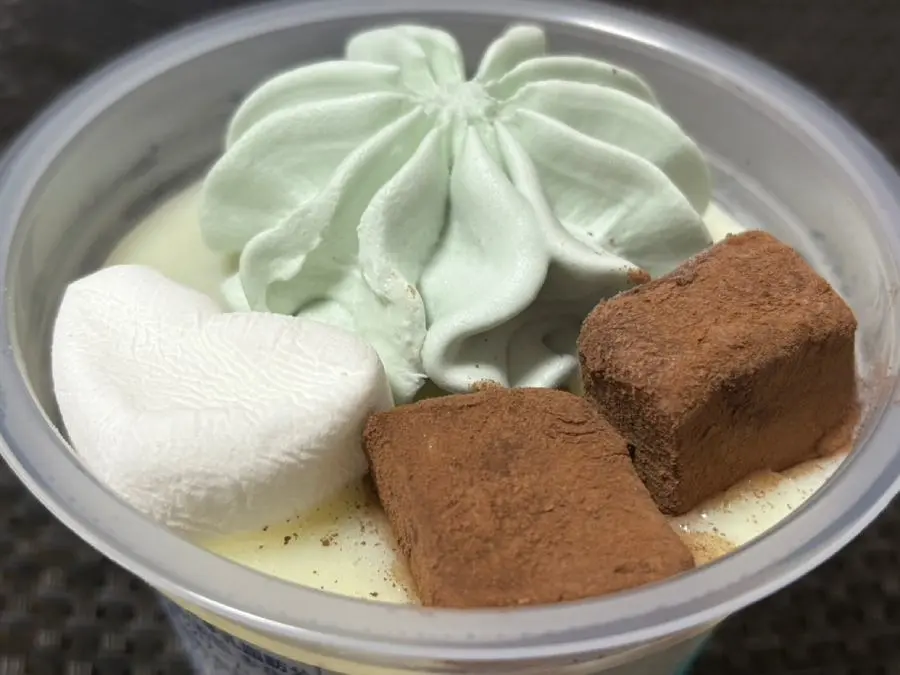 チョコミン党に朗報！セブンイレブンの「チョコミント味白くま」食べて