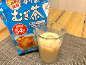むぎ茶に牛乳！？　甘くして飲む「むぎ茶ミルク」が予想外にウマかった