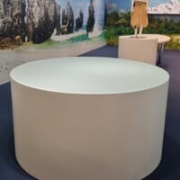 「“虚無”を展示してる」と話題のナイル台座