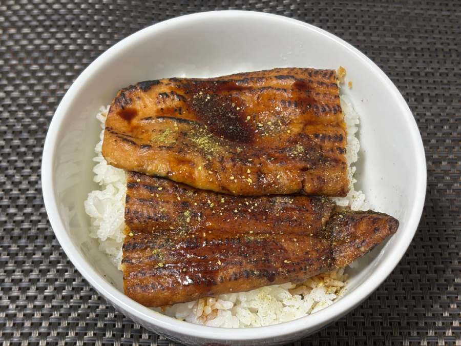 見た目は完全にうなぎ丼