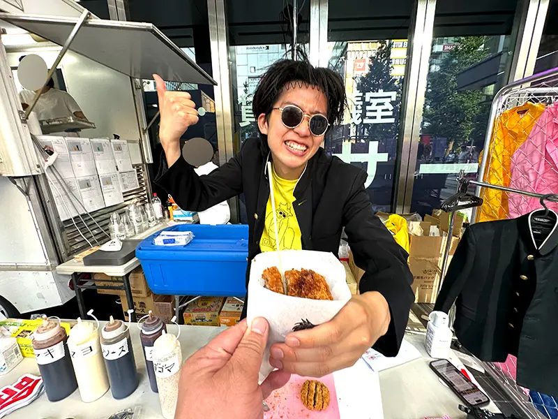 メンチを切られて味わうメンチ！？愛と混沌のフードフェス「脳汁横丁