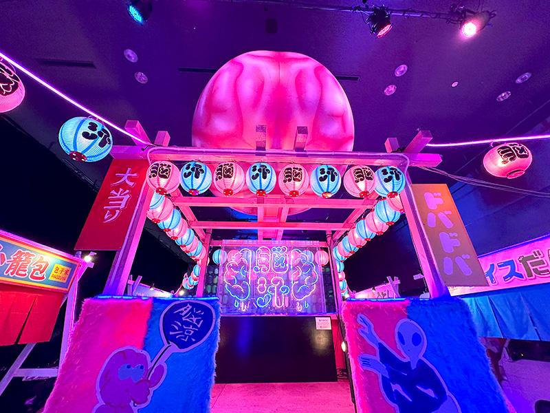 会場には「脳汁音頭」を踊れるやぐらも