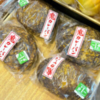 鬼カレーパン陳列棚