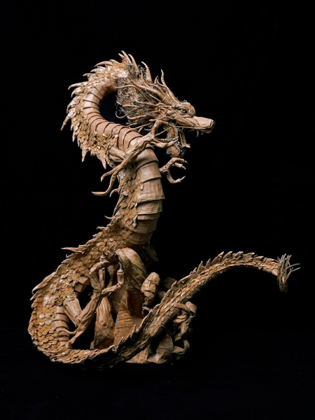 ダンボールで作った龍