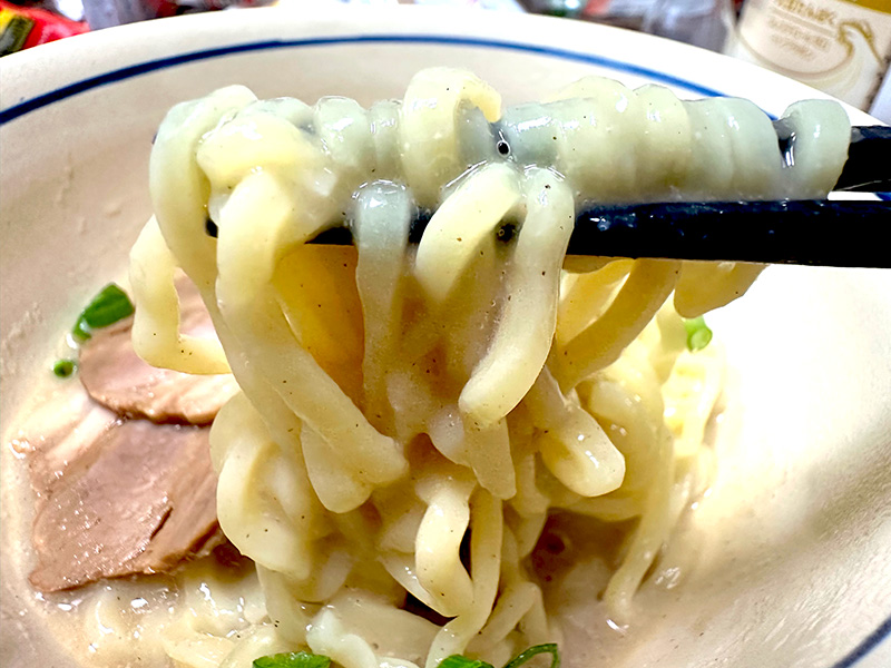 しっかりと天一のこってり味を持ちつつ、豆乳ベースなので食べ口はあっさり