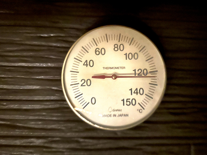 サウナ室の温度は124度！
