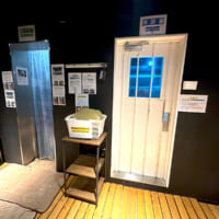 サウナ室の真向かいにあるクールダウンゾーン