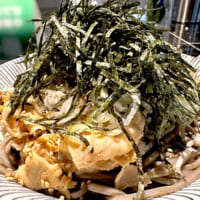 3人前ほどはあろうかという大ボリュームの「冷やし肉そば」