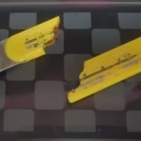 突然ホロンと折れてしまったドクターイエローのスプーン