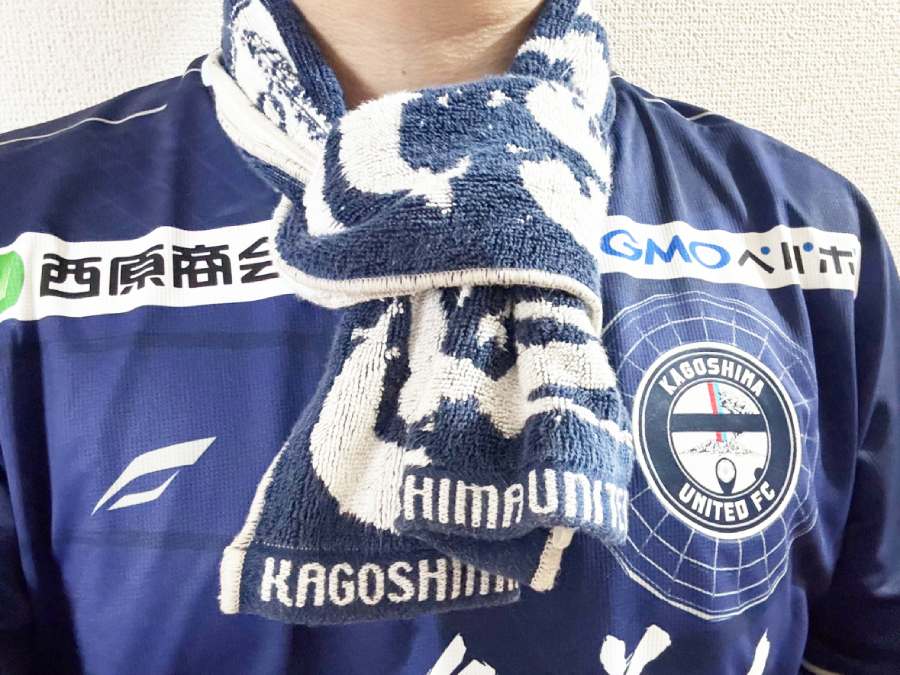首に巻いて結び目を通して完成