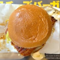 バンズからはみ出るうなぎ