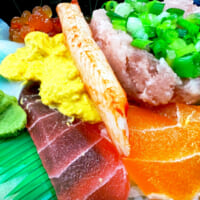 「嘘の海鮮丼」